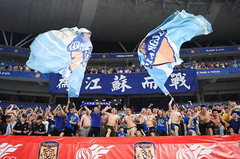  图卢兹主场球迷制造氛围激励球队